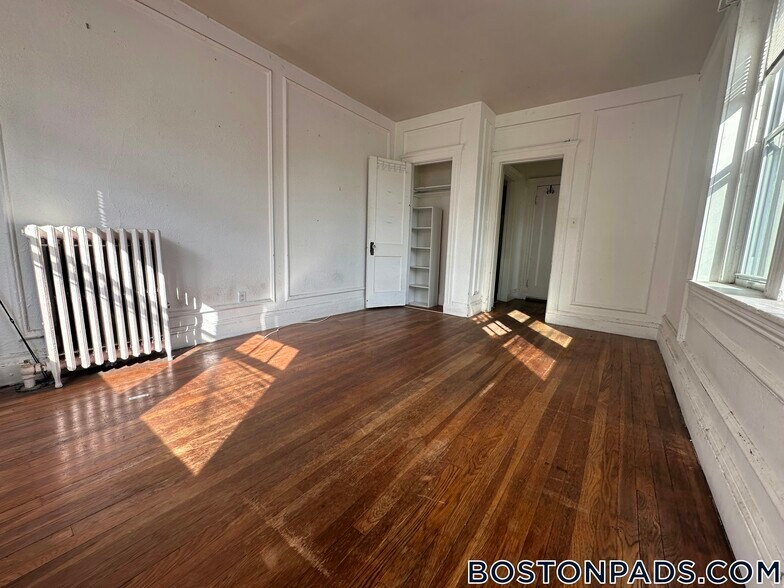 Building Photo - 9 James St