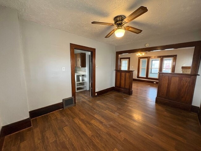 Building Photo - Four bedroom one bathroom home for rent