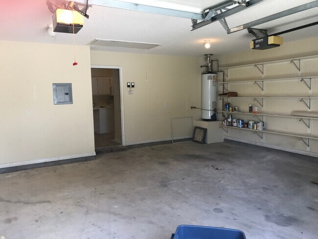 Building Photo - Great Bluewater Bay Location!