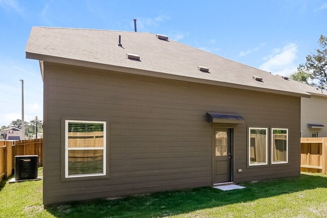 Building Photo - 13495 Bay Springs Dr