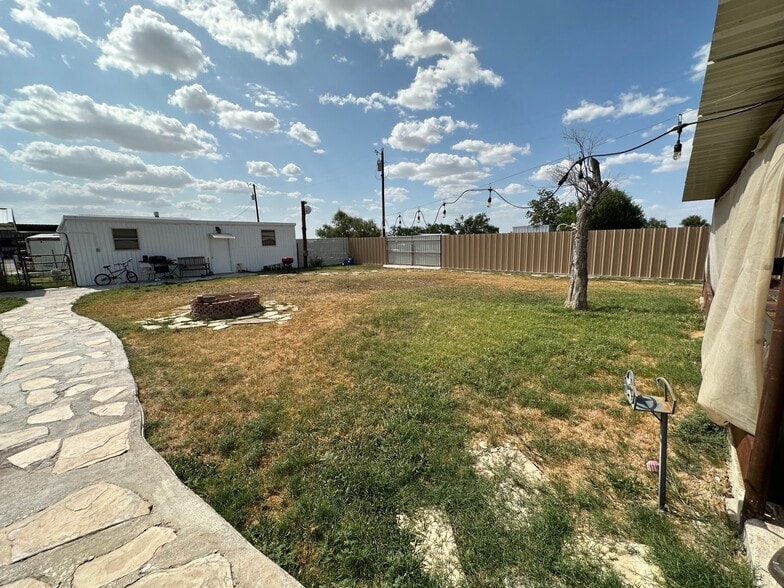 Building Photo - 11633 Hawk Ave