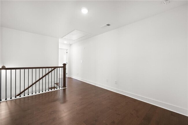 Building Photo - 124 Auburn Wds Dr