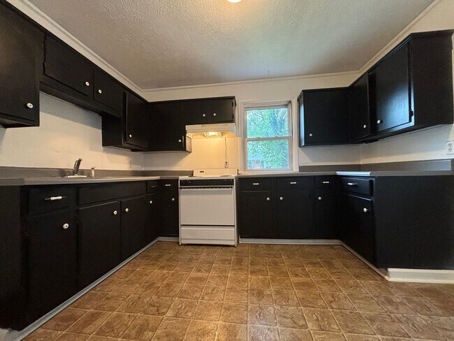 Building Photo - Available Now 2 bedroom 1 bathroom with 2 car garage