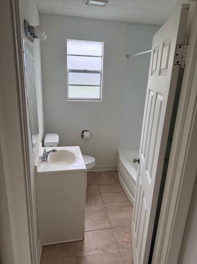 Building Photo - 1117 Evergreen Dr