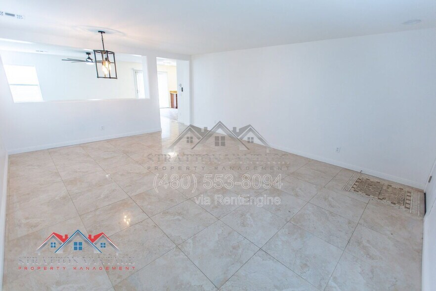 Building Photo - 110 Cholla St
