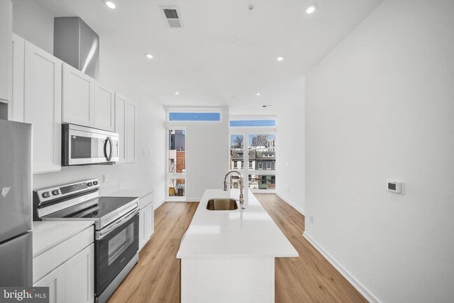 Building Photo - 710 Kennedy St NW