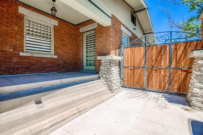 Building Photo - Manhattan Heights Historic District Gorgeous Backyard with Pool and Large House