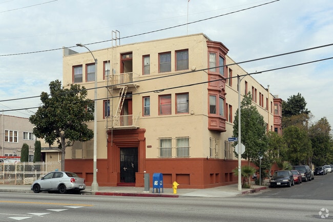 Primary Photo - Catalina Court