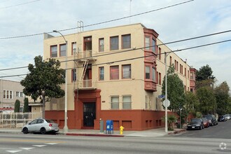 Building Photo - Catalina Court