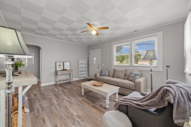 Building Photo - 4196 N Lee St