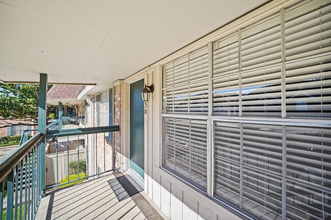 Building Photo - 845 Augusta Dr