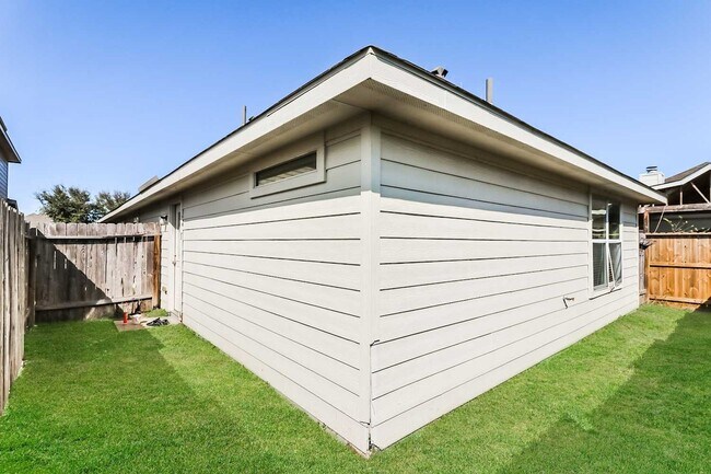 Building Photo - 18707 N Lyford Dr