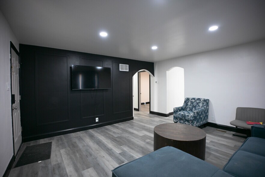 Building Photo - 111 E Garwood Ave