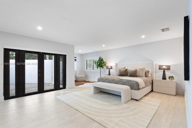 Building Photo - 6900 SW 136th St