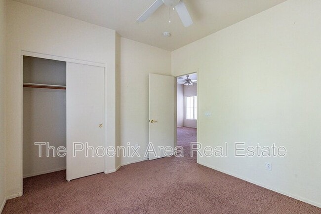 Building Photo - 2600 E Springfield Pl