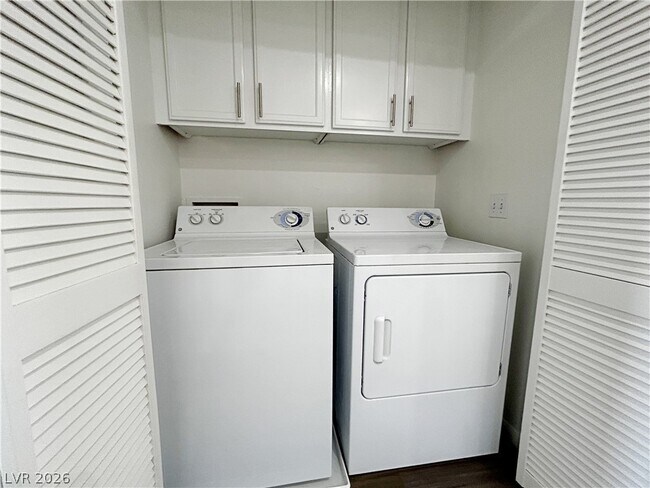 Building Photo - 897 Blushing Rose Pl