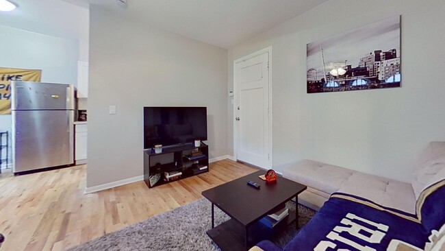 Interior Photo - 601 W. Deming Pl