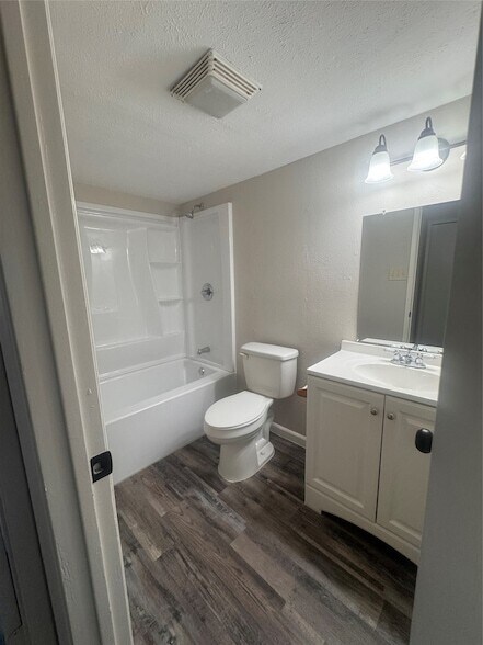 Building Photo - 5528 Gibson Dr