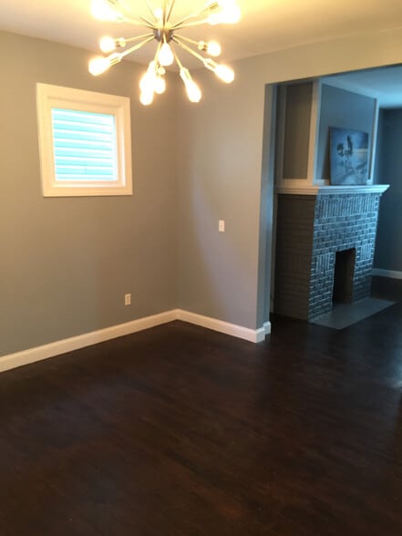 dining room *color being updated - 804 Carpenter St