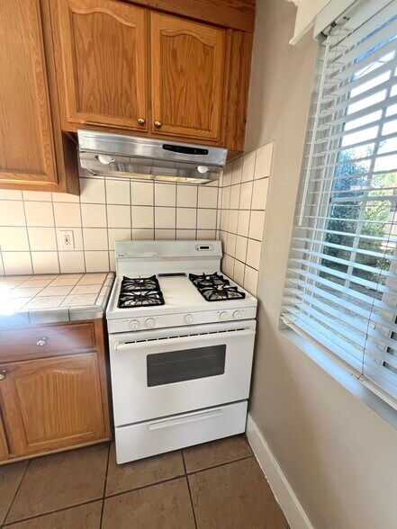 Kitchen-Right Hand side - 2210 Las Flores Dr