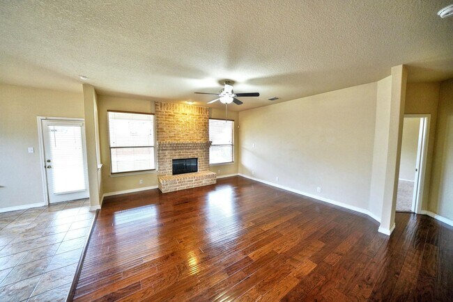 Building Photo - Gorgeous 5-Bedroom, 3.5-Bathroom Home Near...