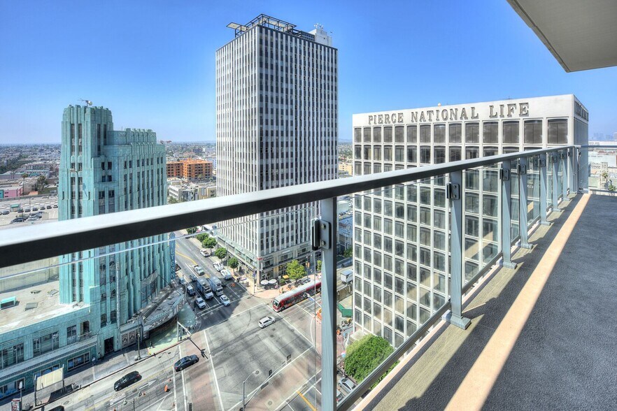 Building Photo - 3785 Wilshire Blvd