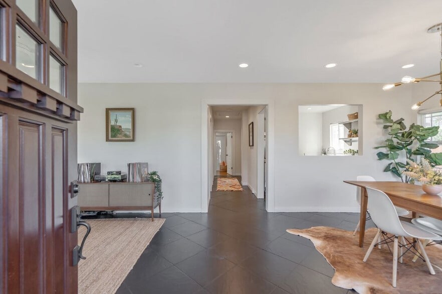 Building Photo - 2324 S Highland Ave