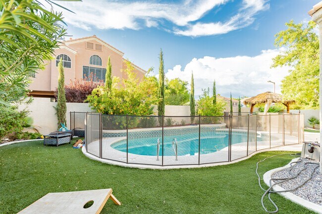 Firepit with the perfect view of the stars at night. - 8600 Mirada del Sol Dr