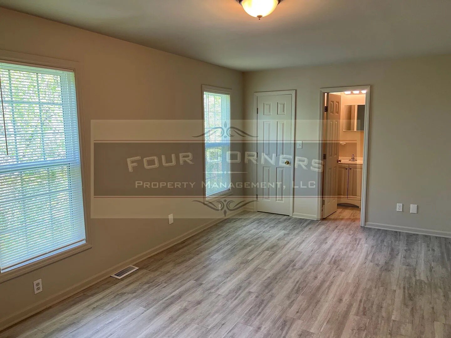 Building Photo - Room in Duplex on Beck St