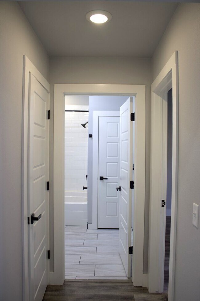 Building Photo - Modern 1-Bedroom Oasis in Bentonville with...