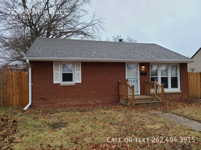 Building Photo - Three Bedroom 1.5 Bath Single Family Home