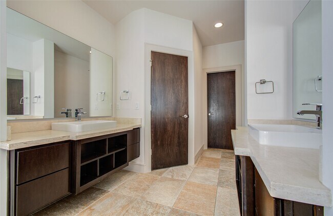 Building Photo - 1808 Ridgewood St