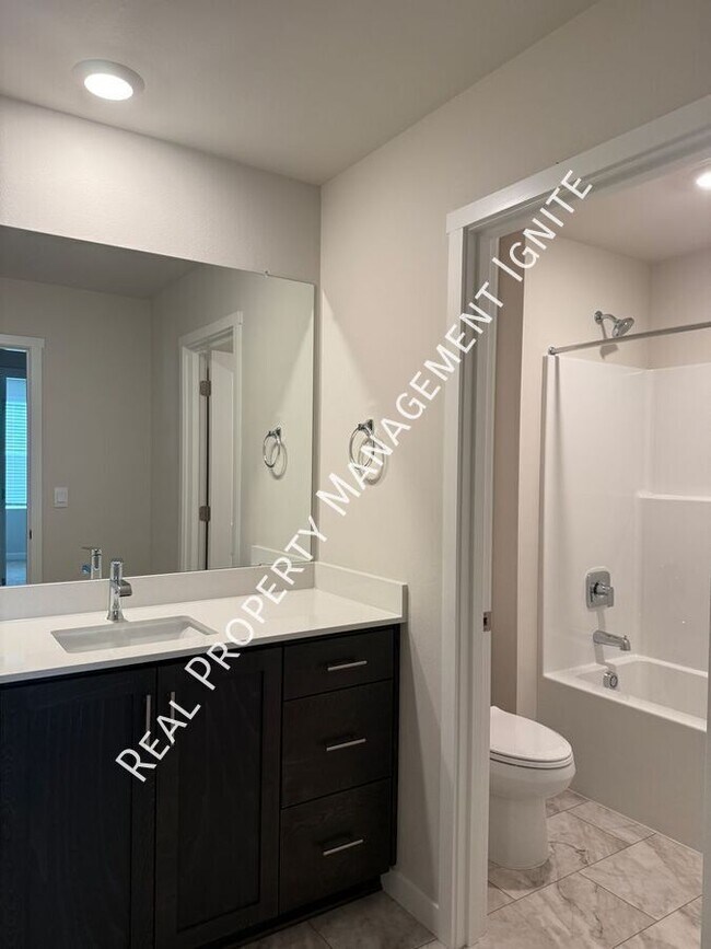 Building Photo - 21237 SE Pelee Dr