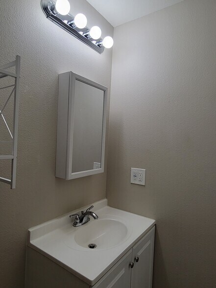 Building Photo - 2220 Norwalk Ave