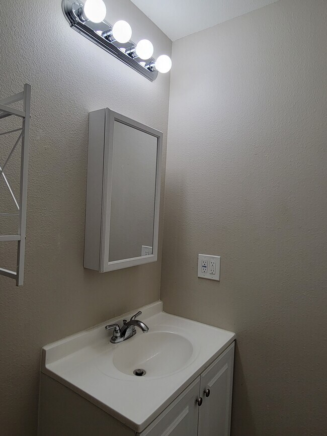 Building Photo - 2220 Norwalk Ave