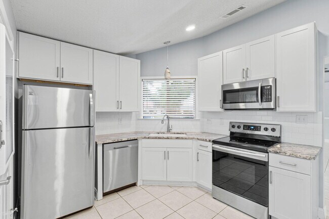 Building Photo - 110 Parkwood Dr