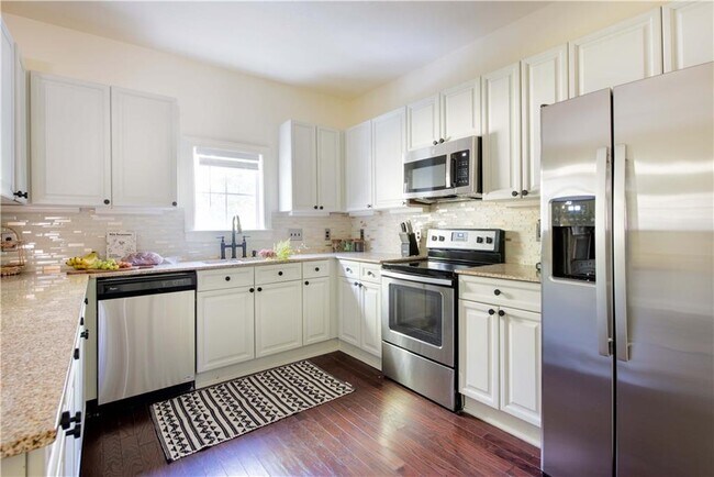 Building Photo - 1402 Markan Dr NE