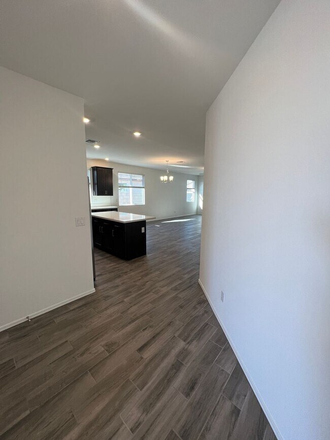 Building Photo - Gorgeous Newer Build 4 Bed/3 Bath in Rancho Cabrillo