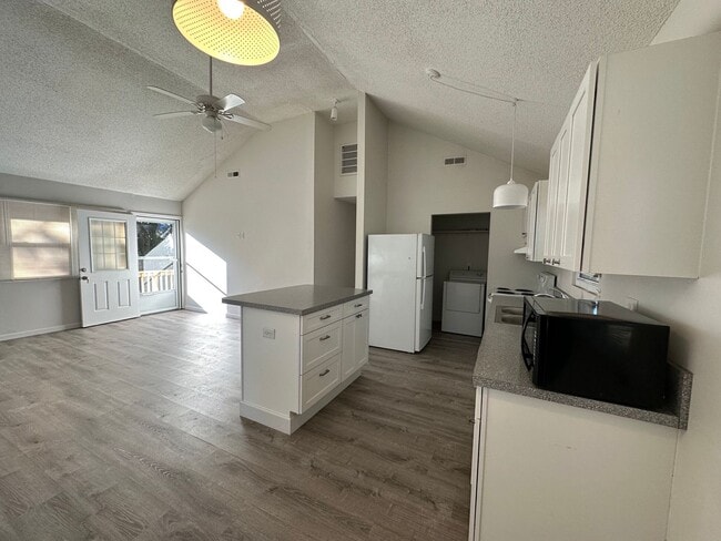 Building Photo - Centrally located home at Milepost 6