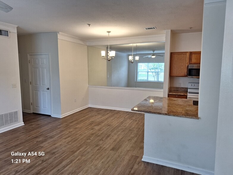 Large Mirrored dinning room off living room - 4802 51st St W