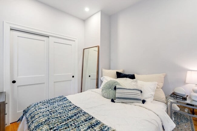 Building Photo - 277 W 5th St