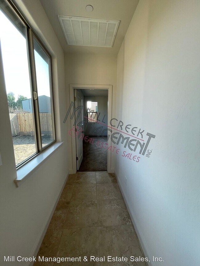 Building Photo - 3 br, 3 bath House - 4444 S. University