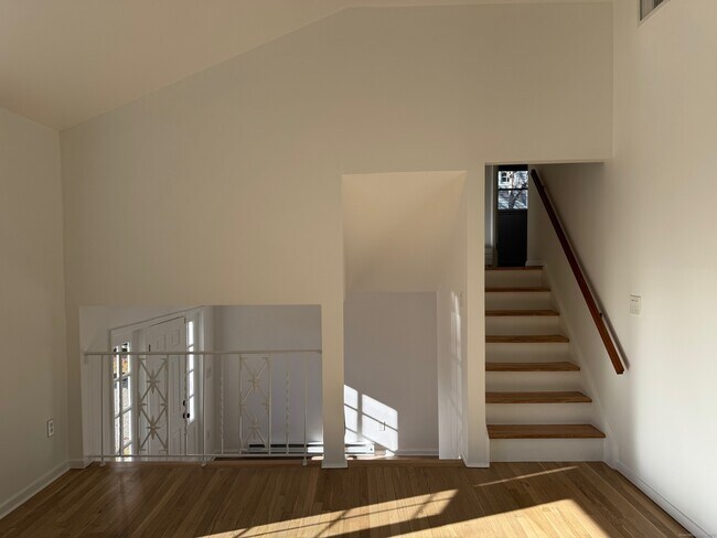 Building Photo - 15 Sunwich Rd