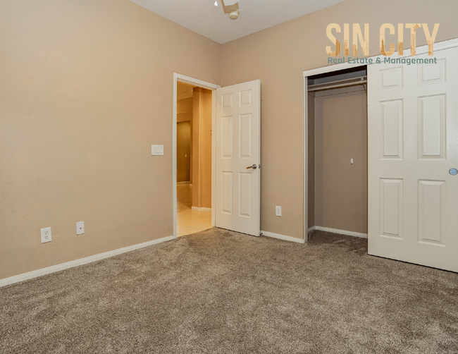 Building Photo - Luxurious 4 Bed, 3 Bath Home in Henderson,...