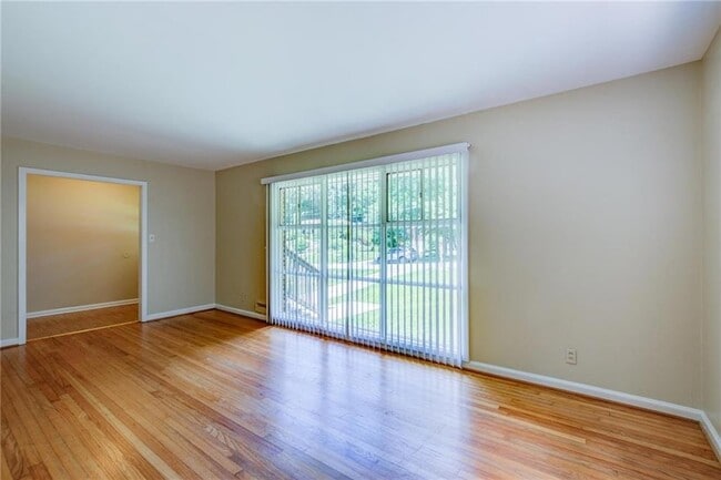 Building Photo - 1112 Franklin Cir NE