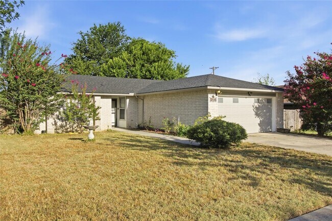 Building Photo - 2410 Buttercup Cir