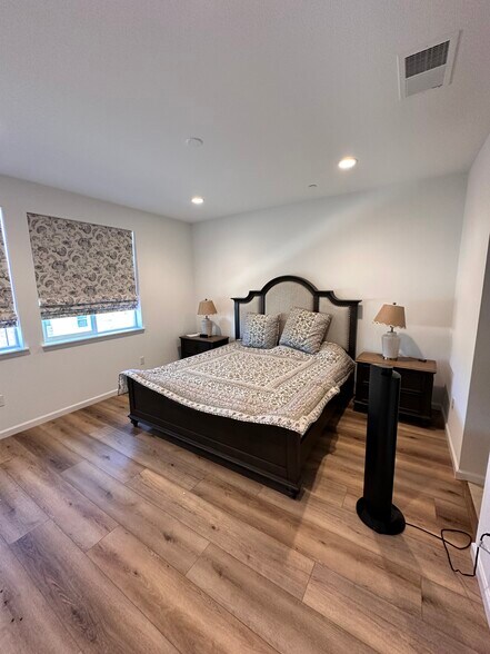 Building Photo - 6216 Diamond Way