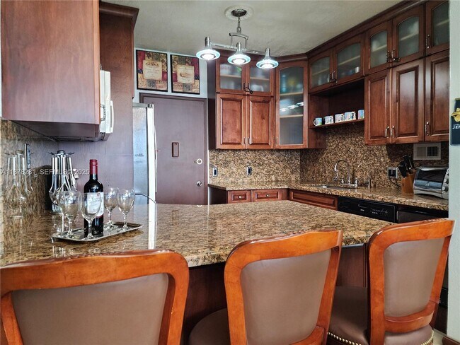 Building Photo - 3505 S Ocean Dr