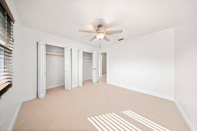 Building Photo - 2319 Tamarind Dr