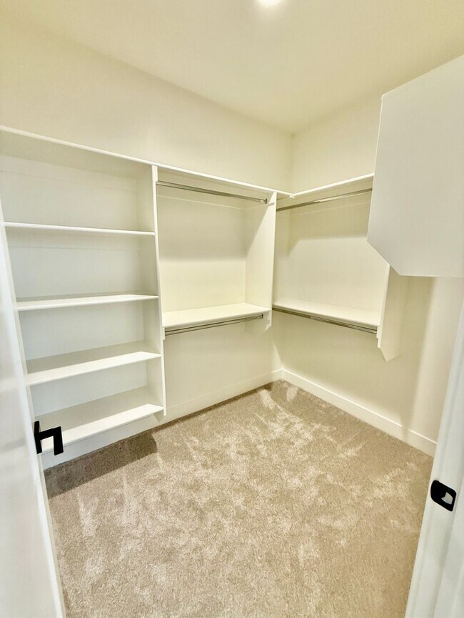 Building Photo - Adorable 3-BR Home In The Heart of Washington